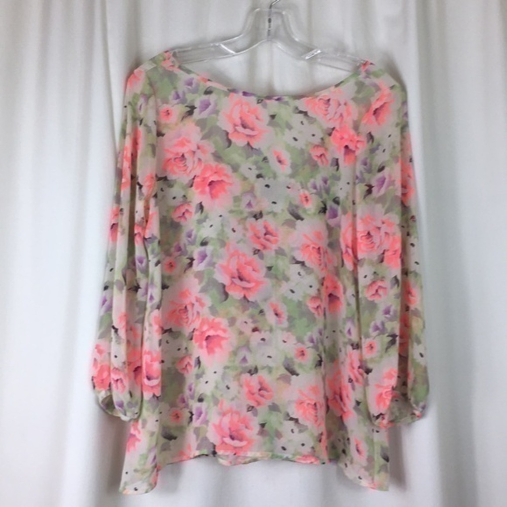 Pitaya, back bow, chiffon top, M, NWOT.